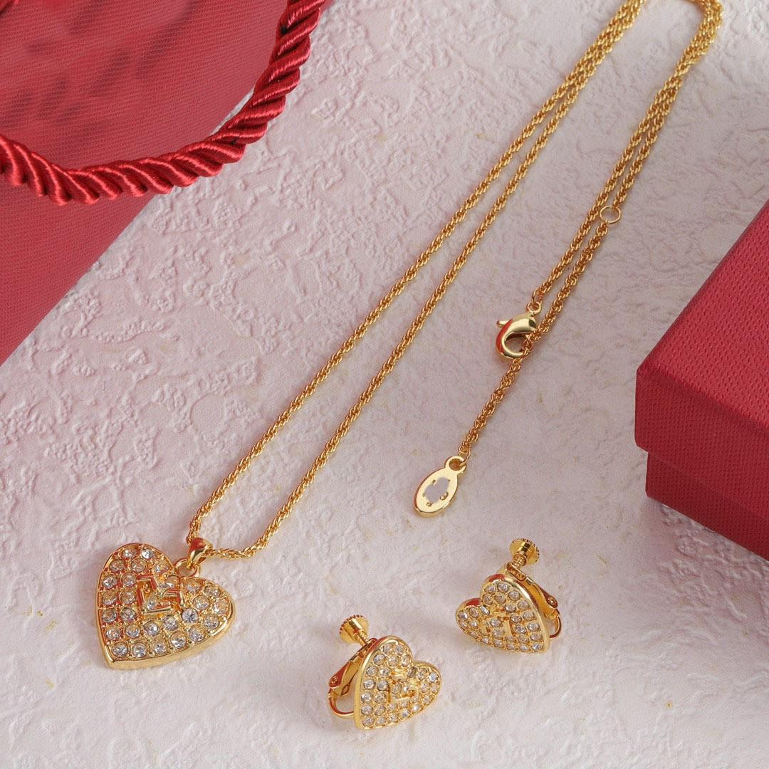 Жіночий модний розкішний чокер з кулоном у формі серця з діамантом та сережками-кліпсами - літера V Silver Necklace
Жіночий модний розкішний чокер з кулоном у формі серця з діамантом та сережками-кліпсами - літера V Silver Necklace