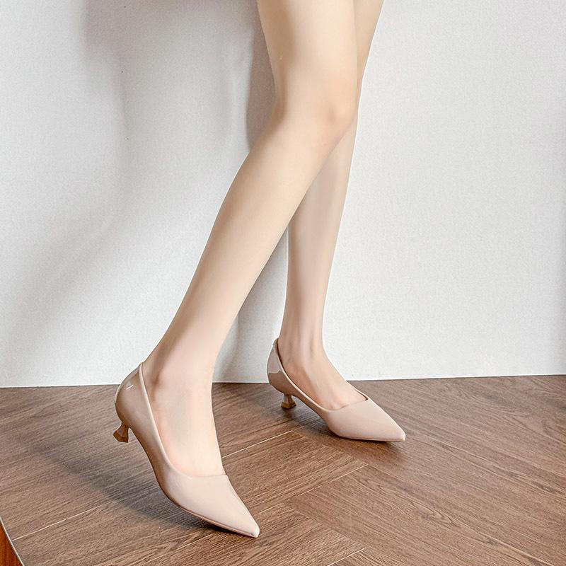Low-heeled shoes for women, sexy bright patent leather pointed thin heels, new temperament commuting light mouth single shoes 34
Low-heeled shoes for women, sexy bright patent leather pointed thin heels, new temperament commuting light mouth single shoes 34