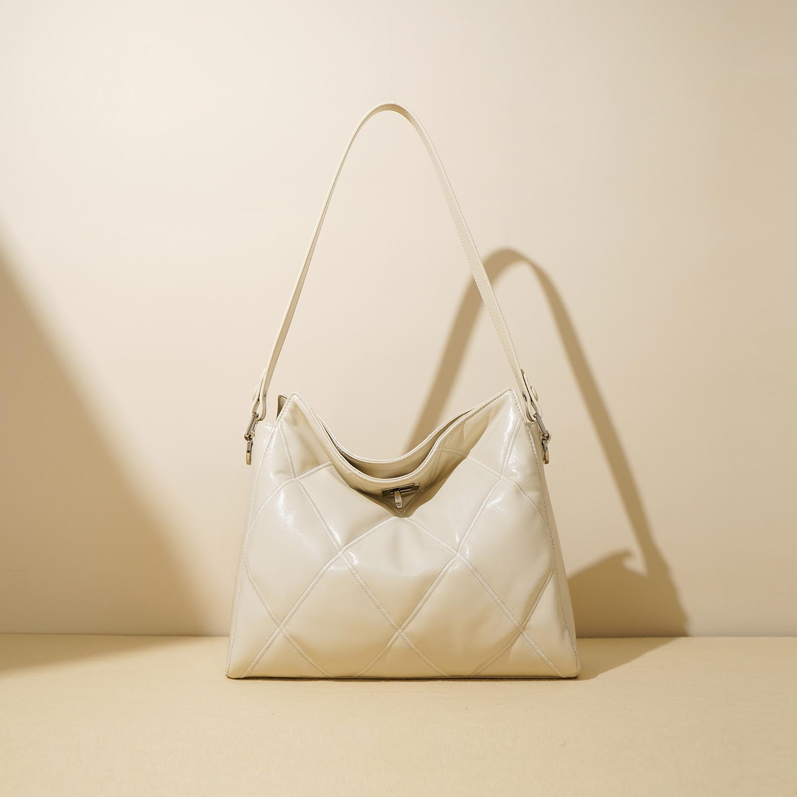 Сумка через плечо Новая Высококачественная из коровьей кожи Наклонная Женская Вместительная Универсальная Сумка-ведро для поездок на работу
Сумка через плечо Новая Высококачественная из коровьей кожи Наклонная Женская Вместительная Универсальная Сумка-ведро для поездок на работу