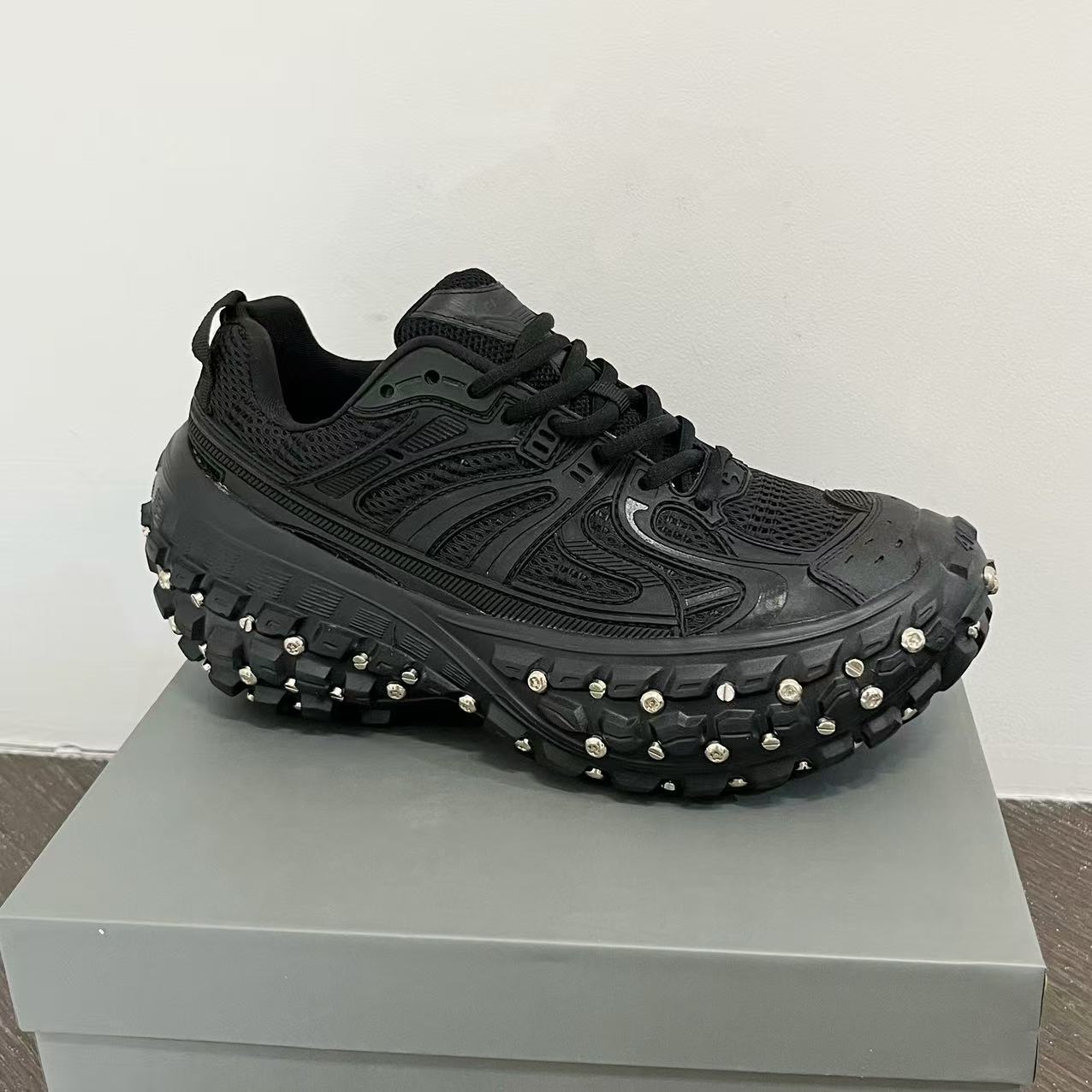 20 Spring Rivet Tire Durian Platform Daddy Shoes Women s Tide Couple Fashion Street Fried Machine Daddy Shoes Men's size 43
20 Spring Rivet Tire Durian Platform Daddy Shoes Women s Tide Couple Fashion Street Fried Machine Daddy Shoes Men's size 43