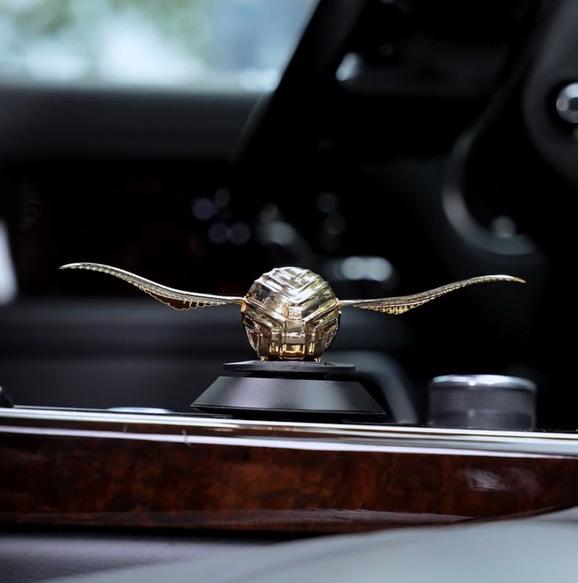 Solar-Powered Car Air Freshener: Premium Interior Console Ornament with Smart Fragrance золотой
Solar-Powered Car Air Freshener: Premium Interior Console Ornament with Smart Fragrance золотой
