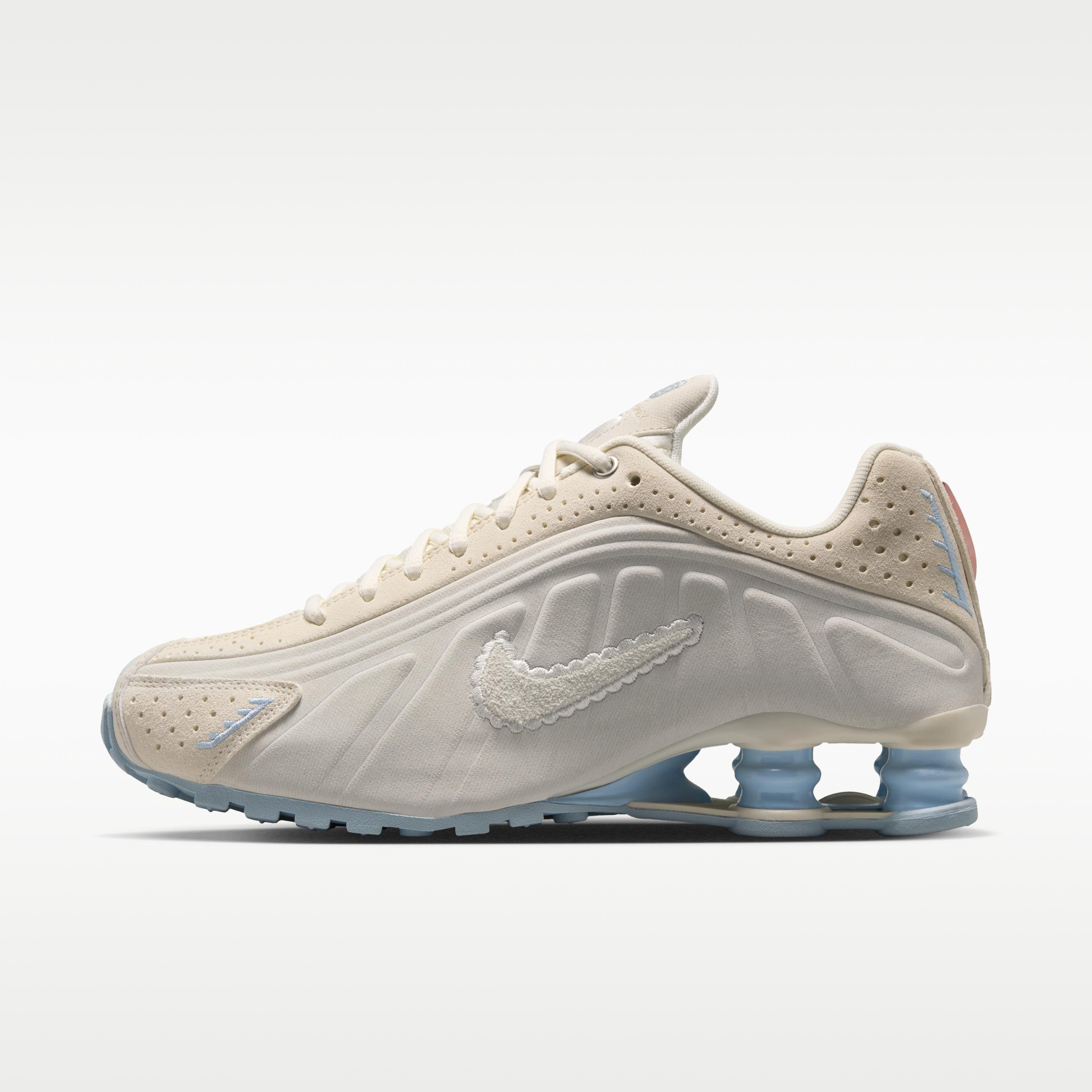 Nike Shox R4 SE Бледно-слоновая кость Целестинский синий (Женский) 36.5
Nike Shox R4 SE Бледно-слоновая кость Целестинский синий (Женский) 36.5