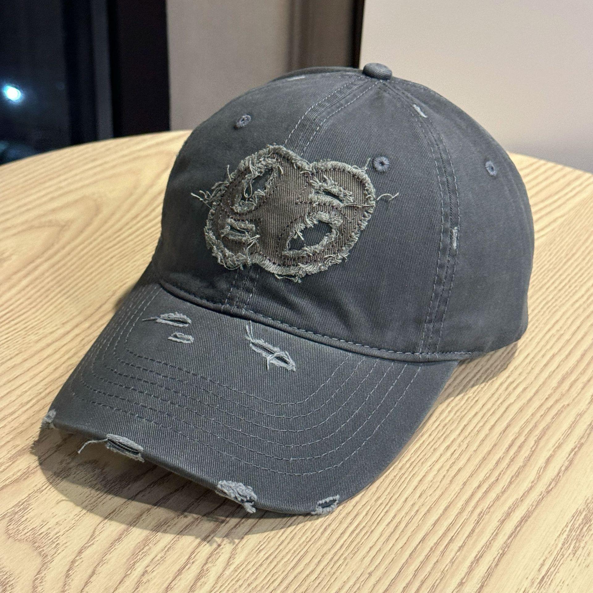 Korean-style vintage street letter patch baseball cap for men and women, distressed and frayed, sweet and cool duckbill hat for couples Adult54-60Adjustable темно-сірий
Korean-style vintage street letter patch baseball cap for men and women, distressed and frayed, sweet and cool duckbill hat for couples Adult54-60Adjustable темно-сірий