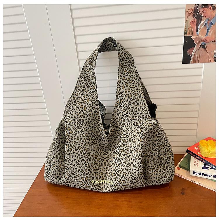 Fashion Basic Style Youth Design Zipper Women s Handbag 2026 High Quality Spring Sweet Popular Leopard Print Shoulder Bags зелений
Fashion Basic Style Youth Design Zipper Women s Handbag 2026 High Quality Spring Sweet Popular Leopard Print Shoulder Bags зелений