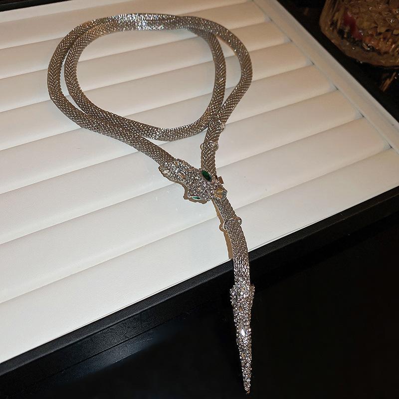 Модная и креативная цепочка на ключицу в форме змеи с кисточками 81cm
Модная и креативная цепочка на ключицу в форме змеи с кисточками 81cm