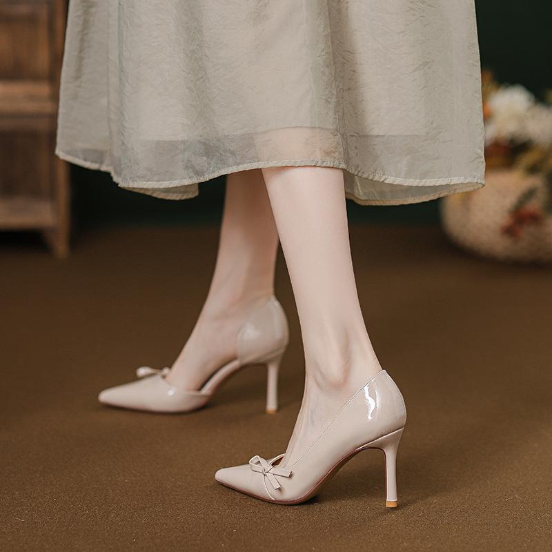 Fairy wind shallow mouth pointed patent leather beautiful high heels female Korean version high-end temperament side empty design sense thin heel shoe 34
Fairy wind shallow mouth pointed patent leather beautiful high heels female Korean version high-end temperament side empty design sense thin heel shoe 34