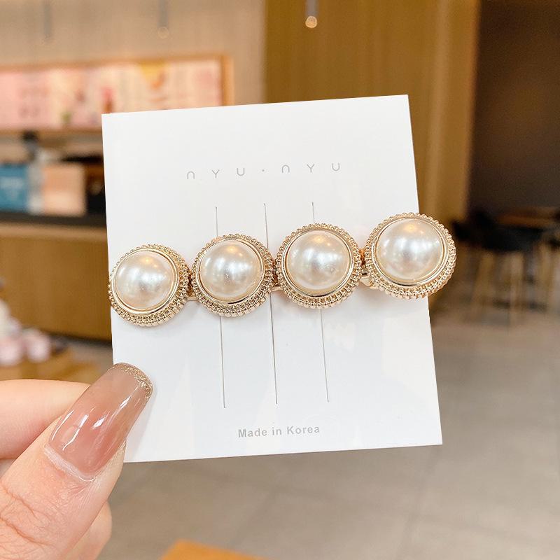 Жіноча шпилька з корейськими стразами і перлами: Елегантний бічний зажим для чубчика 2# Four Pearls
Жіноча шпилька з корейськими стразами і перлами: Елегантний бічний зажим для чубчика 2# Four Pearls