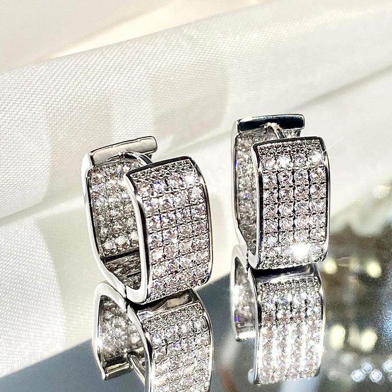 2pcs Fashion Paved CZ Huggie Hoop Earrings for Women, Metal Silver Color/Gold Color Simple Versatile Girls Earrings Jewelry
2pcs Fashion Paved CZ Huggie Hoop Earrings for Women, Metal Silver Color/Gold Color Simple Versatile Girls Earrings Jewelry