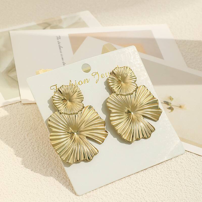 Big Exaggerated Flower Dangle Earrings for Women Gold Color Metal Double-layers Leaf Pendants Impressive European Ear Jewelry серебряный/белый
Big Exaggerated Flower Dangle Earrings for Women Gold Color Metal Double-layers Leaf Pendants Impressive European Ear Jewelry серебряный/белый