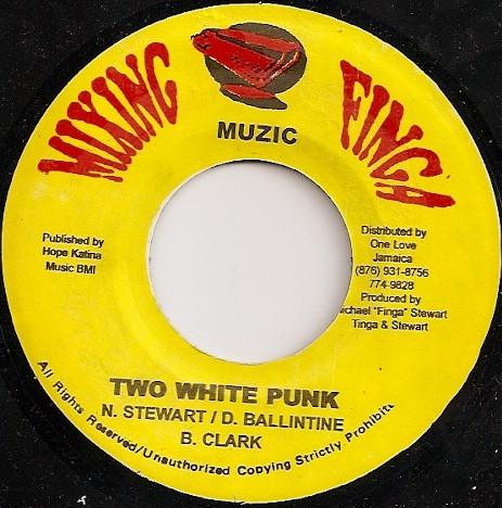 7-дюймовая пластинка NEVILLE STEWART / DESMOND BALLANTIN - Two White Punk NONE Mixing Finga Mu Ямайский регги, ска и даб Б/У
7-дюймовая пластинка NEVILLE STEWART / DESMOND BALLANTIN - Two White Punk NONE Mixing Finga Mu Ямайский регги, ска и даб Б/У