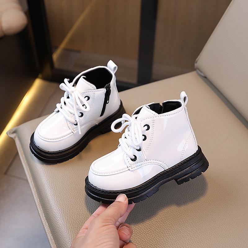 New autumn children s shoes for girls and boys, shiny leather fashion Martin boots, Korean style low-cut versatile short boots 30 білий
New autumn children s shoes for girls and boys, shiny leather fashion Martin boots, Korean style low-cut versatile short boots 30 білий