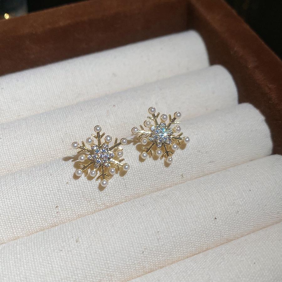 14k electroplated snowflake pearl stud earrings light luxury temperament earrings daily versatile earrings women
14k electroplated snowflake pearl stud earrings light luxury temperament earrings daily versatile earrings women