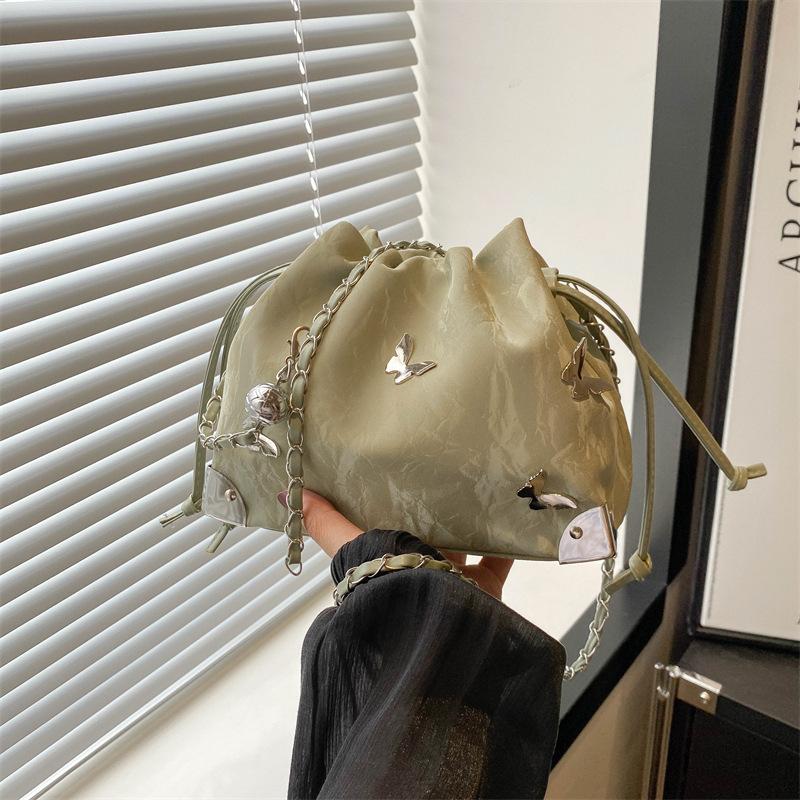 Сумка-ниша в китайском стиле женская 2025 новая модная универсальная цепочка сумка через плечо высококлассная наплечная сумка-ведро зелёный
Сумка-ниша в китайском стиле женская 2025 новая модная универсальная цепочка сумка через плечо высококлассная наплечная сумка-ведро зелёный