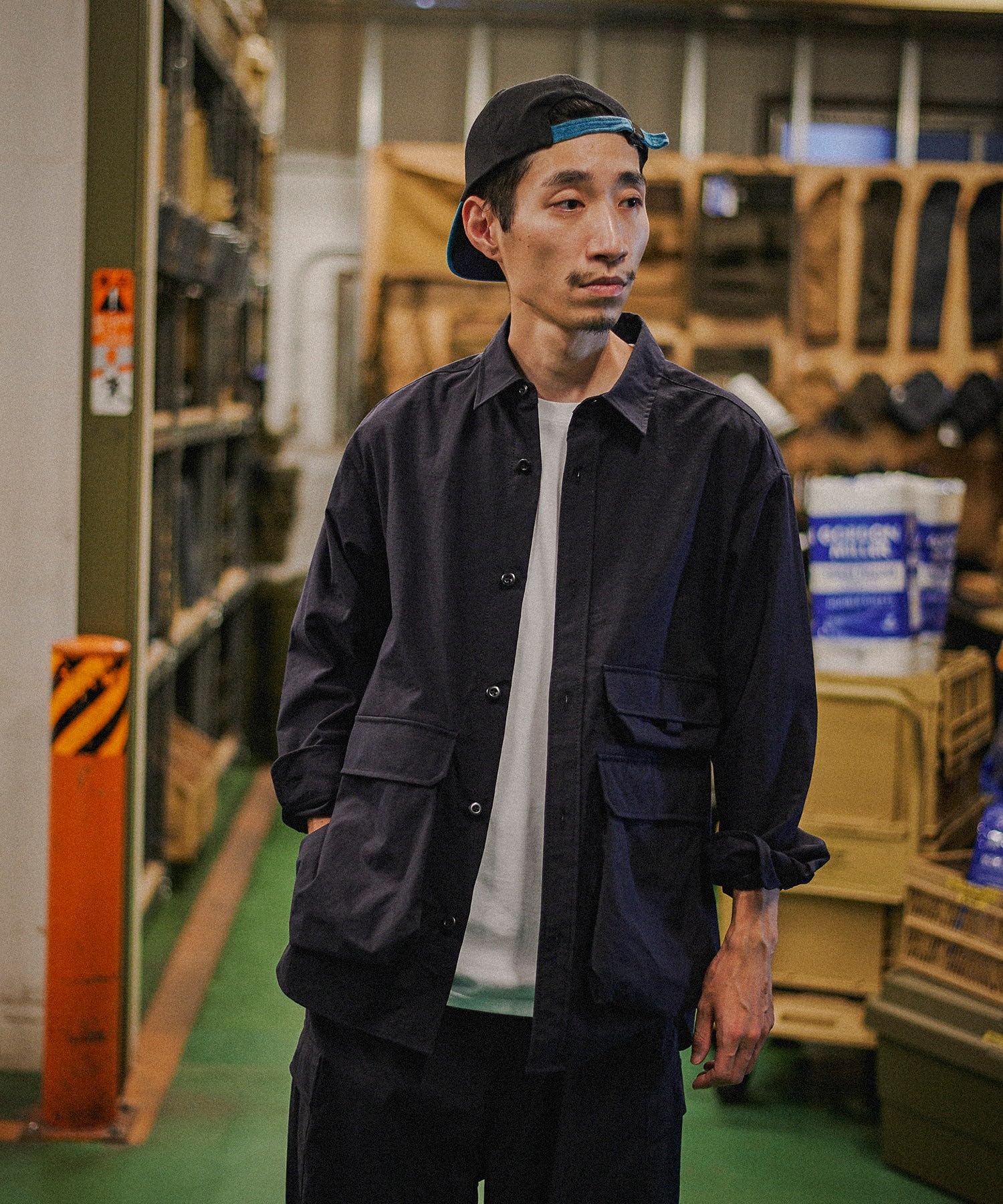 GORDON MILLER Men s Tech Nylon Shirt Jacket, Size 2 (equivalent to JP L), Black, 1765481
GORDON MILLER Men s Tech Nylon Shirt Jacket, Size 2 (equivalent to JP L), Black, 1765481