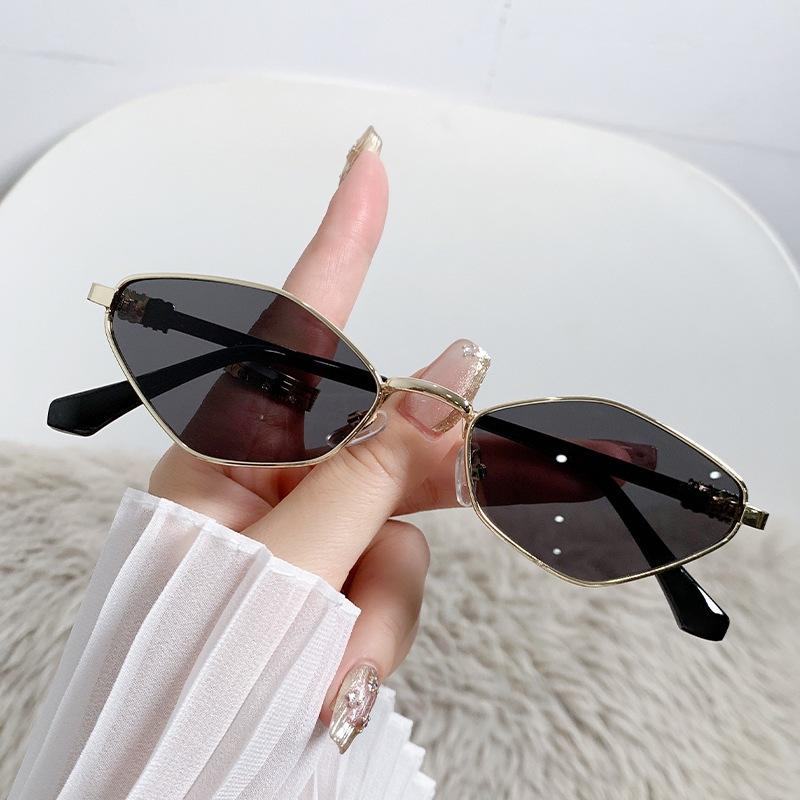 JYL TS Sunglasses Frameless Metal Curved Small UV Women/98109 B-5323 імперська кольору
JYL TS Sunglasses Frameless Metal Curved Small UV Women/98109 B-5323 імперська кольору