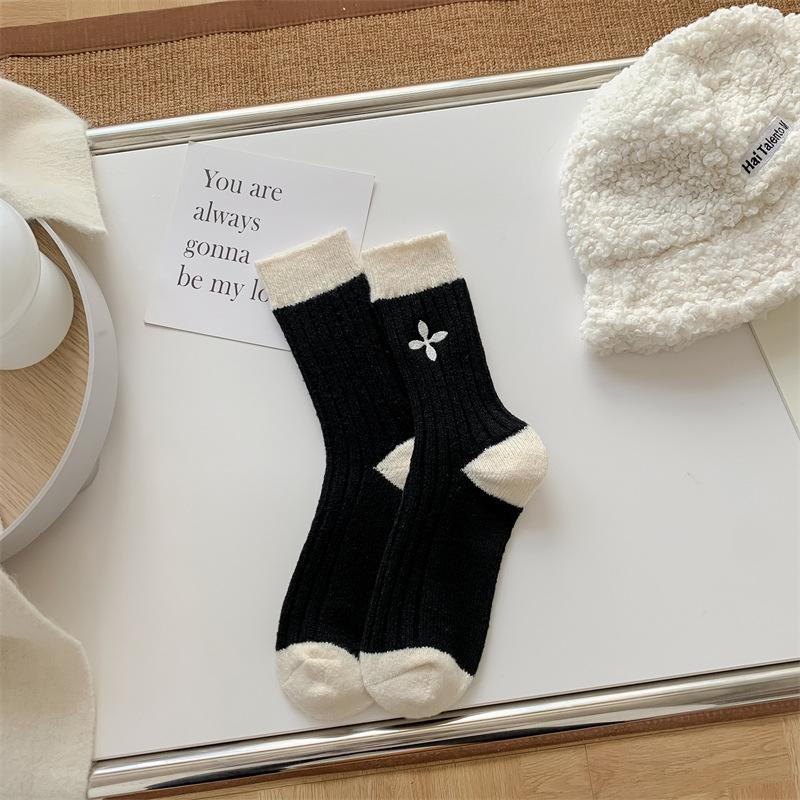 Rose Embroidered Wool Thickened Socks Medium Tube Socks Warm Black And White Cross Stacking Socks one size fits all
Rose Embroidered Wool Thickened Socks Medium Tube Socks Warm Black And White Cross Stacking Socks one size fits all