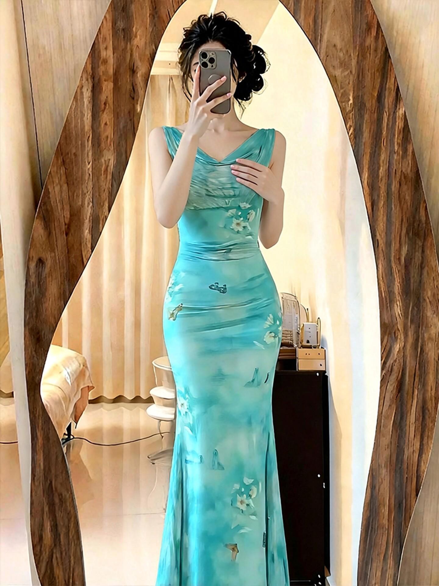 Mint Green Fishtail Maxi Dress with Butterfly Print and Pleated Waist Small м ята зелений колір
Mint Green Fishtail Maxi Dress with Butterfly Print and Pleated Waist Small м ята зелений колір