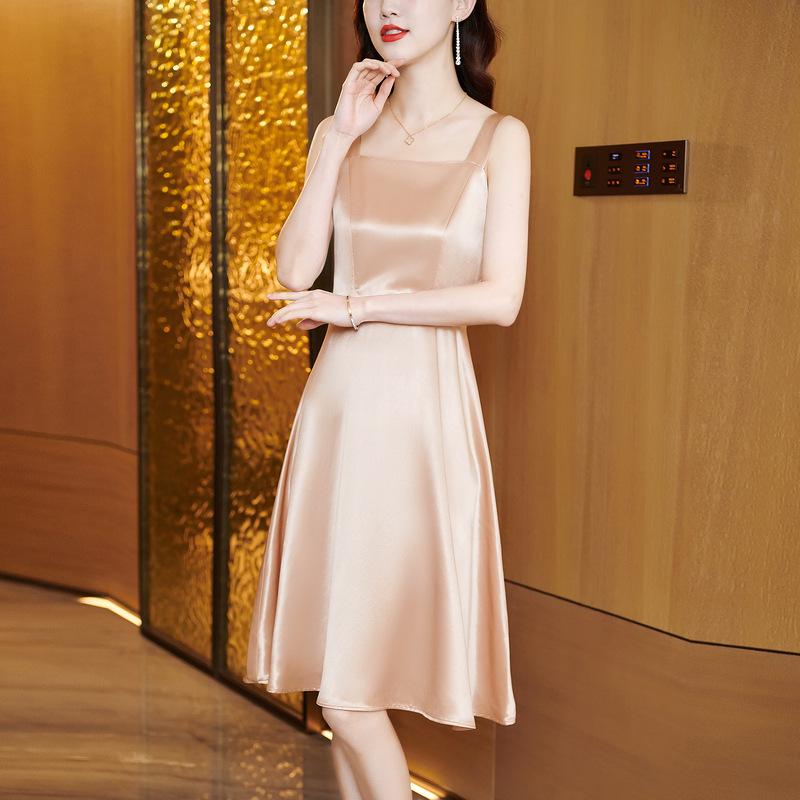 Women s 2023 Slim-Fit Satin Dress: Square Neck, Patchwork, Age-Reducing Summer Fashion Extra Large шампанського
Women s 2023 Slim-Fit Satin Dress: Square Neck, Patchwork, Age-Reducing Summer Fashion Extra Large шампанського