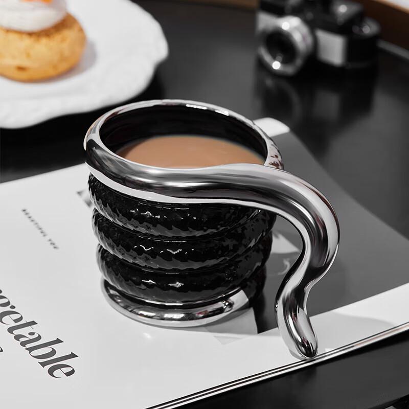 Gonghe Jingpin Snake Year Ceramic Mug
Gonghe Jingpin Snake Year Ceramic Mug