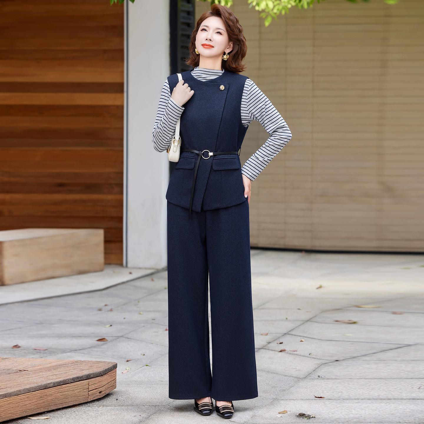 Chic Three-Piece Outfit for Women Aged 40-60: Modern and Stylish Attire for the Middle-Aged and Elderly Mom. 2XL (125-138 jin)
Chic Three-Piece Outfit for Women Aged 40-60: Modern and Stylish Attire for the Middle-Aged and Elderly Mom. 2XL (125-138 jin)