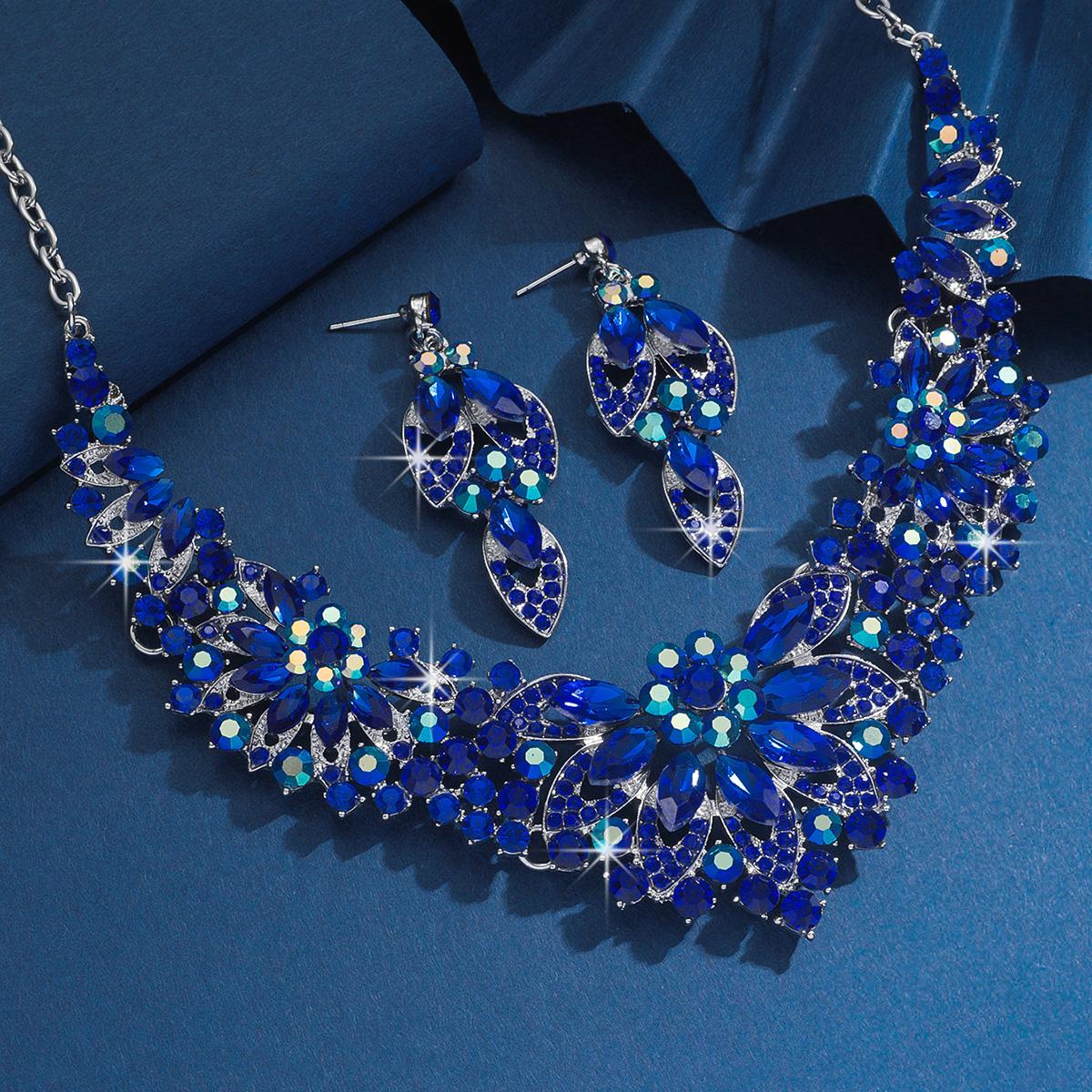 3 шт. Женский модный роскошный набор с цветами, ожерелье и серьги с цирконами, для свадебного сезона, подходит для свадебных вечеринок и фестивальных подарков
3 шт. Женский модный роскошный набор с цветами, ожерелье и серьги с цирконами, для свадебного сезона, подходит для свадебных вечеринок и фестивальных подарков