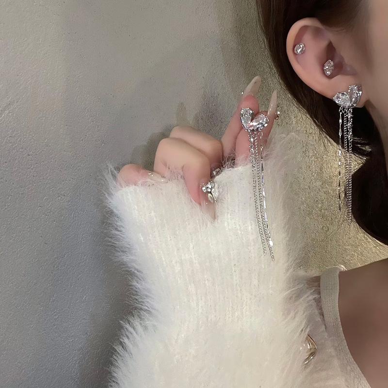 Zircon silver love fringed earclips fashionable exquisite earrings light luxury high sense new temperament earrings women
Zircon silver love fringed earclips fashionable exquisite earrings light luxury high sense new temperament earrings women