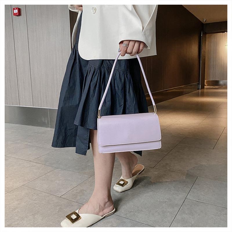 New fashion women s bag shoulder bag armpit bag casual versatile solid color small square bag small bag
New fashion women s bag shoulder bag armpit bag casual versatile solid color small square bag small bag