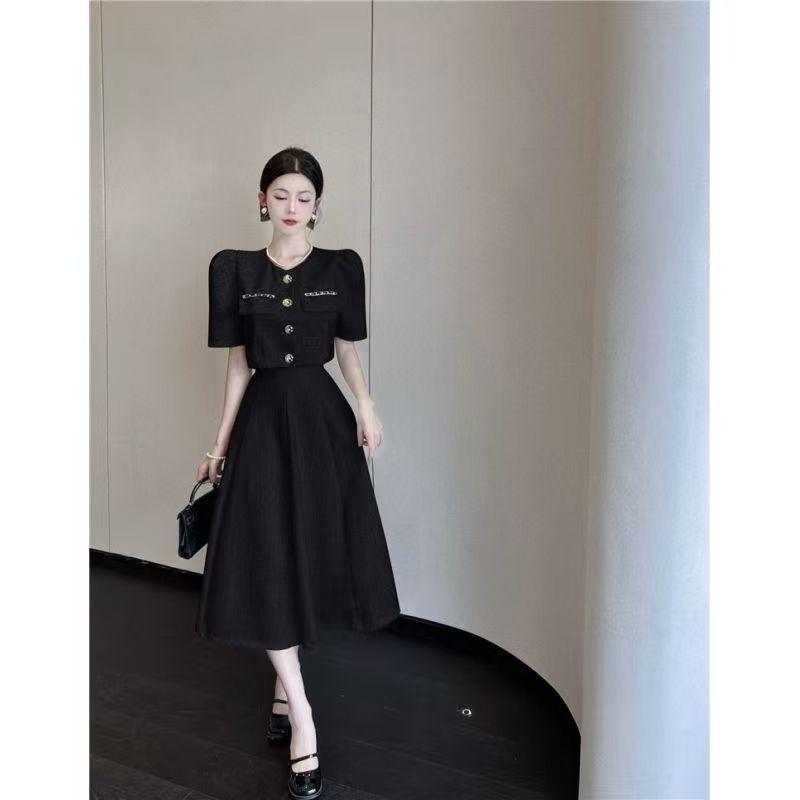 2026 Summer Fashion: Women s Chic Fragrance Style Two-Piece Set with Short Jacket & Skirt Medium
2026 Summer Fashion: Women s Chic Fragrance Style Two-Piece Set with Short Jacket & Skirt Medium
