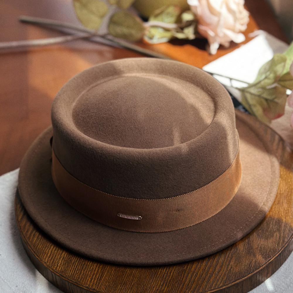 Pure wool textured top hat men s vintage style comfortable breathable warm and fashionable felt hat for autumn and winter M56-58CM
Pure wool textured top hat men s vintage style comfortable breathable warm and fashionable felt hat for autumn and winter M56-58CM