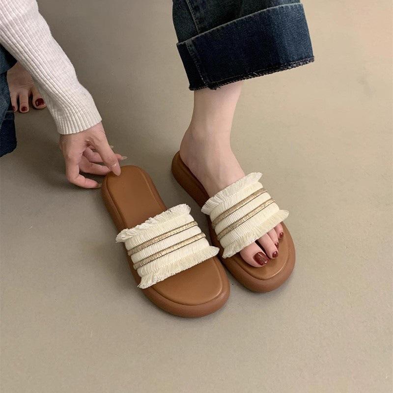 Platform slippers women wear new fairy wind one-word sandals holiday beach shoes in summer 40 чорний
Platform slippers women wear new fairy wind one-word sandals holiday beach shoes in summer 40 чорний