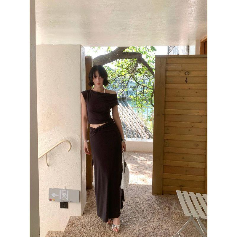 Wine Noon French Retro Summer Stylish Diagonal Collar off-Shoulder Short Sleeve Tops Waist Trimming Short Silm Tencel T-Shirt
Wine Noon French Retro Summer Stylish Diagonal Collar off-Shoulder Short Sleeve Tops Waist Trimming Short Silm Tencel T-Shirt