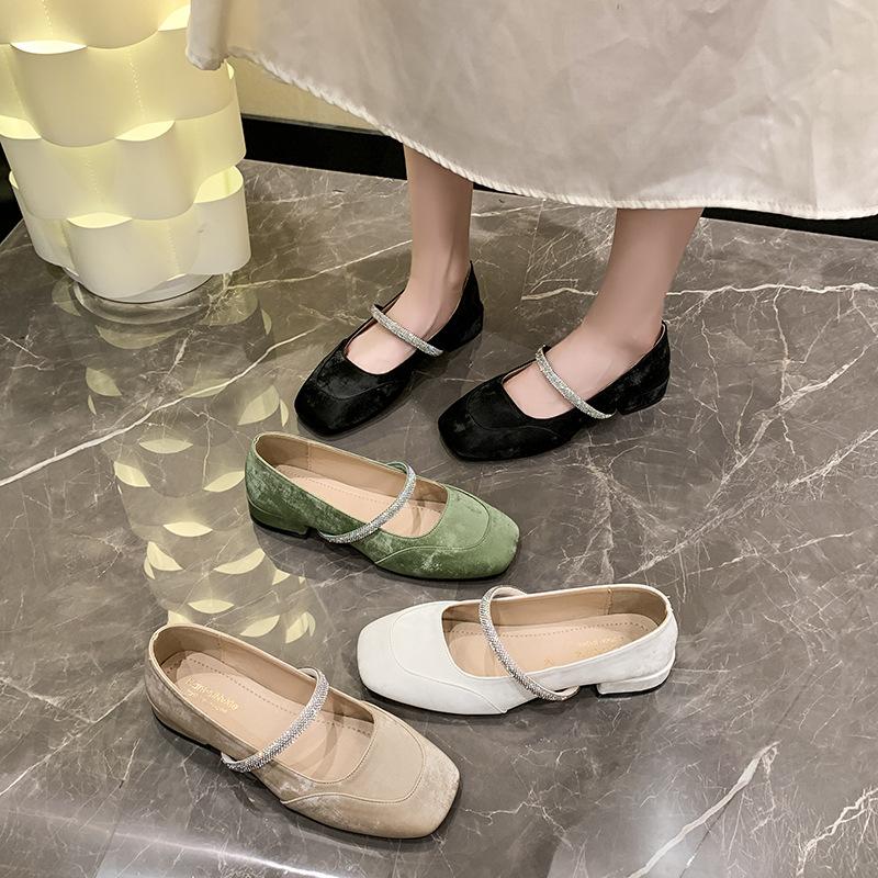 Retro Mary Jane shoes women s autumn new square head shallow mouth one-word buckle with fashionable low-heeled single shoes 40 чорний
Retro Mary Jane shoes women s autumn new square head shallow mouth one-word buckle with fashionable low-heeled single shoes 40 чорний