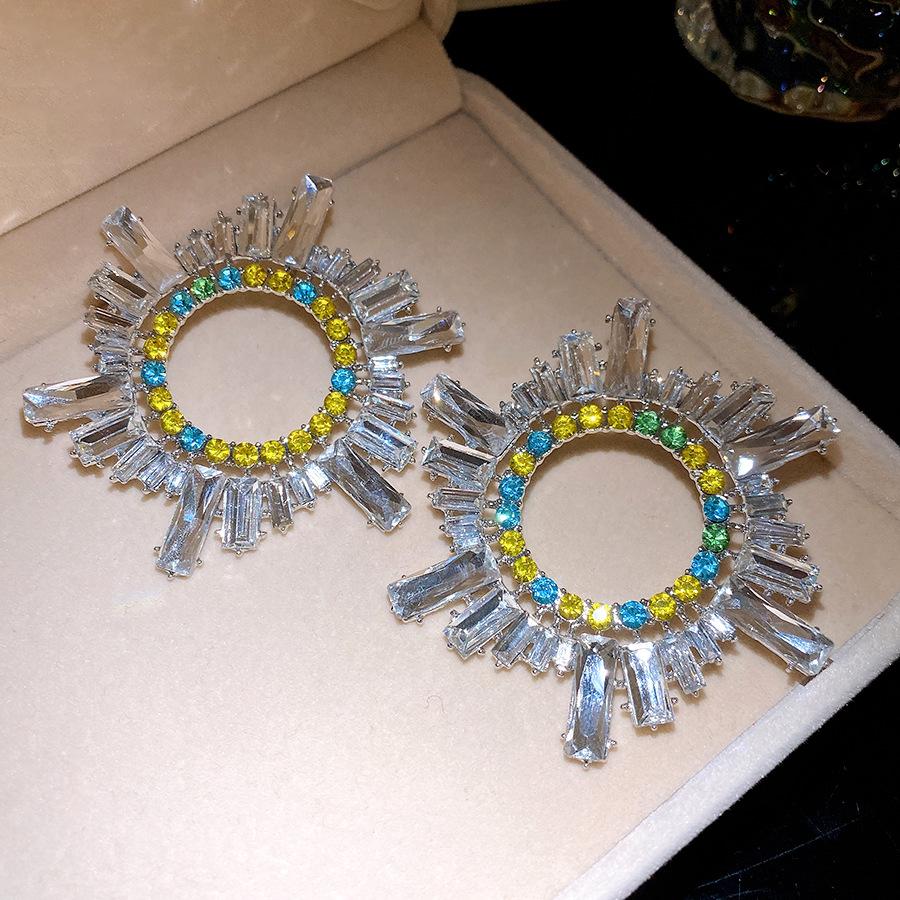 Silver Needle Diamond Geometric Round Earrings Light Luxury High-end Earrings Personalized Design Fashion Exquisite Earrings
Silver Needle Diamond Geometric Round Earrings Light Luxury High-end Earrings Personalized Design Fashion Exquisite Earrings