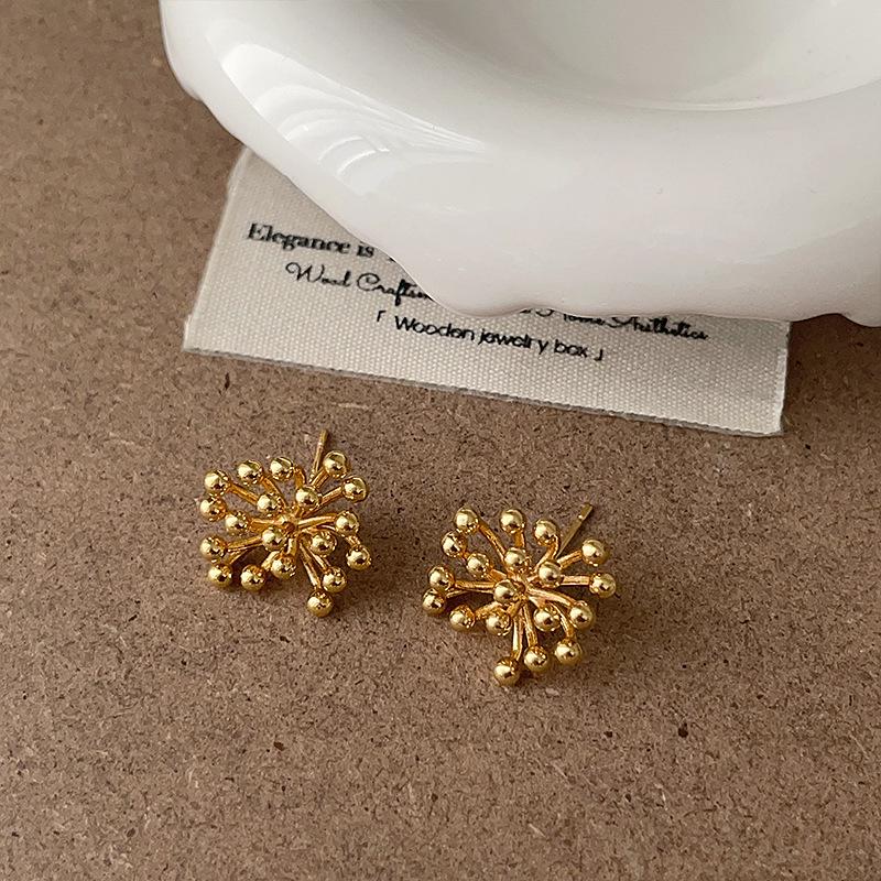 Элегантные металлические серьги-пусеты в виде фейерверка для женщин - Уникальные, трендовые и универсальные модные украшения
Элегантные металлические серьги-пусеты в виде фейерверка для женщин - Уникальные, трендовые и универсальные модные украшения