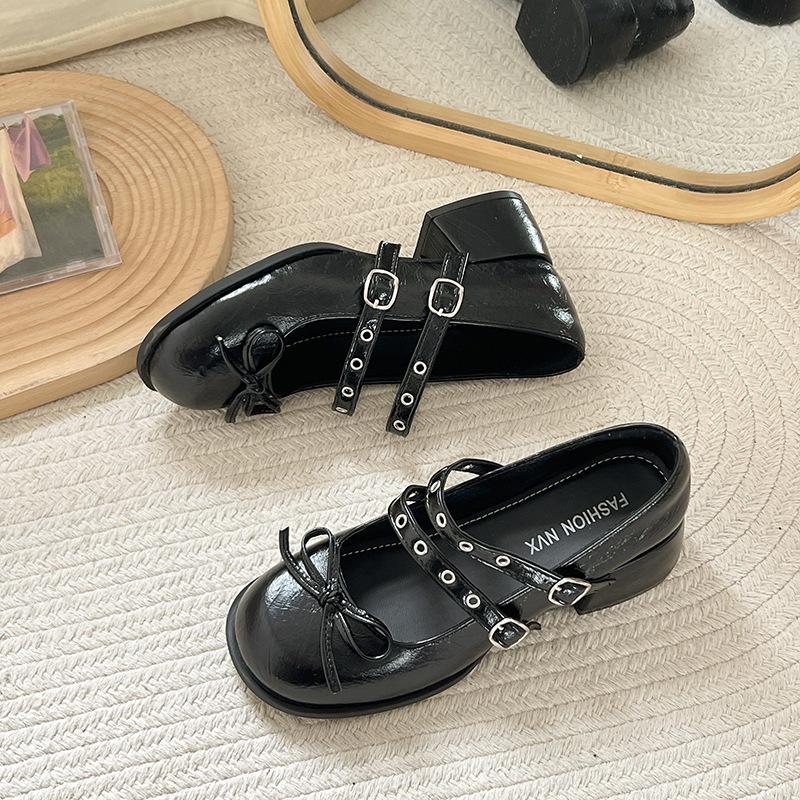 French medium thick heel silver Mary Jane light mouth single shoes women s 2025 new autumn and summer with skirt high heels small leather shoes 35 чёрный
French medium thick heel silver Mary Jane light mouth single shoes women s 2025 new autumn and summer with skirt high heels small leather shoes 35 чёрный