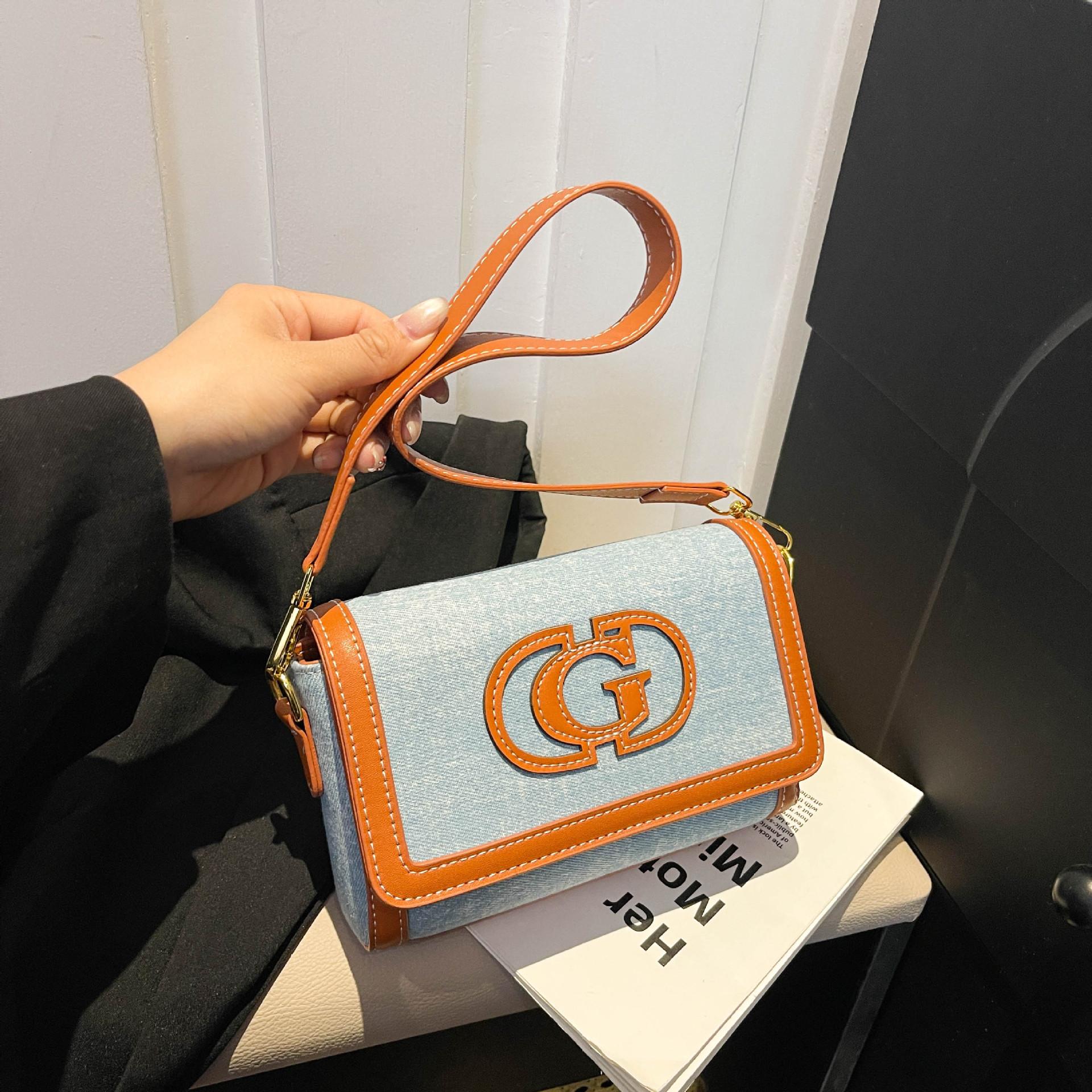 Сумка под мышкой Новая модная джинсовая сумка-мессенджер в виде конверта 22cm*14cm*6cm
Сумка под мышкой Новая модная джинсовая сумка-мессенджер в виде конверта 22cm*14cm*6cm