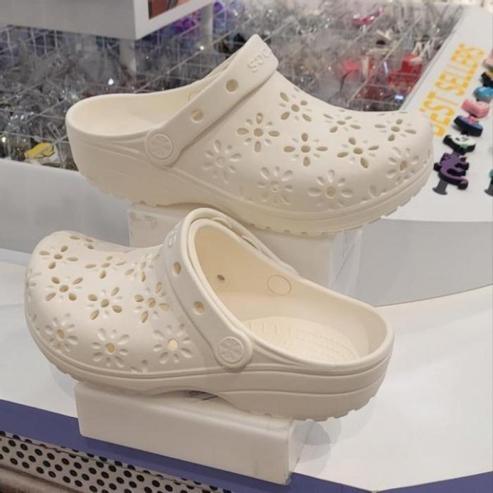 Crocs Hc06 Classic Floral Cutout Clogs Classic Floral Cutout Clogs 21 Ivory/M7W9 (260)
Crocs Hc06 Classic Floral Cutout Clogs Classic Floral Cutout Clogs 21 Ivory/M7W9 (260)