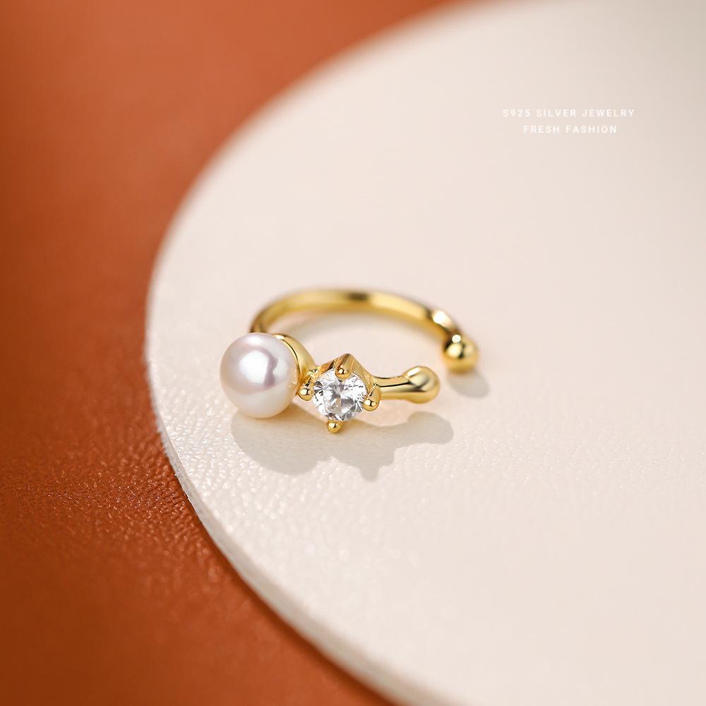 French Retro Light Luxury Natural Freshwater Pearl Ear Clip for Women Exquisite Zircon Earrings золотой
French Retro Light Luxury Natural Freshwater Pearl Ear Clip for Women Exquisite Zircon Earrings золотой