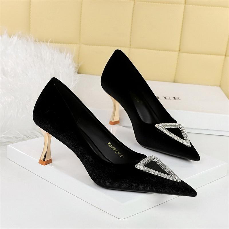Fashion Women Retro Stone Pattern Patent Leather Shallow Mouth Pointed Toe Metal Buckle Pumps Luxury Stilettos High Heel Party Shoes 34
Fashion Women Retro Stone Pattern Patent Leather Shallow Mouth Pointed Toe Metal Buckle Pumps Luxury Stilettos High Heel Party Shoes 34