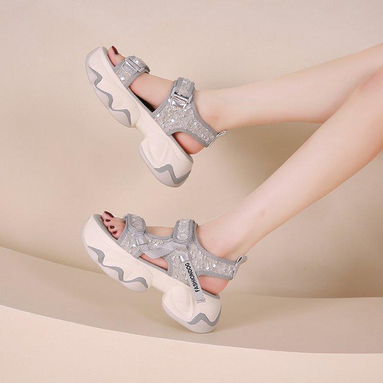 Модная летняя женская обувь на высокой платформе 2025 Новая уличная модная обувь для девочек Сандалии на танкетке Женские пляжные повседневные спортивные сандалии 40 светло-серый