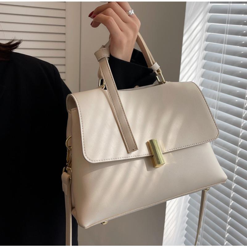 Popular women s bags New versatile commuter shoulder messenger bag Textured portable small square bag
Popular women s bags New versatile commuter shoulder messenger bag Textured portable small square bag