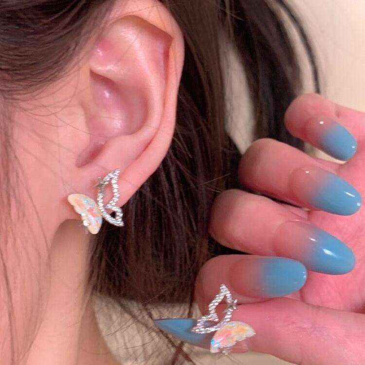 Smart Color Butterfly Stud Earrings New Popular Light Luxury Niche Earrings Design Sense Premium Versatile Earrings Women
Smart Color Butterfly Stud Earrings New Popular Light Luxury Niche Earrings Design Sense Premium Versatile Earrings Women