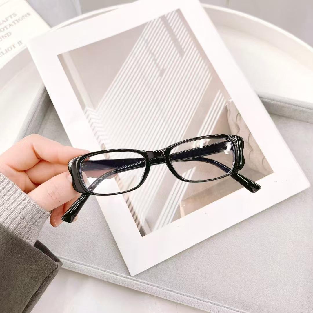 Vintage Stylish Sunglasses For Men Rectangle Shape Anti-Reflective Sunglass Women Vacation Travelling Sun Glasses For Women
Vintage Stylish Sunglasses For Men Rectangle Shape Anti-Reflective Sunglass Women Vacation Travelling Sun Glasses For Women