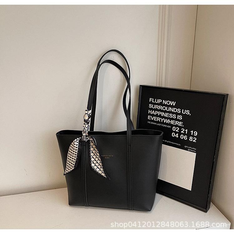 2025 New Women s Bag Large Capacity Tote Bag Textured Shoulder Bag Women s Underarm Bag Practical Hand Carry Shopping Bag чёрный
2025 New Women s Bag Large Capacity Tote Bag Textured Shoulder Bag Women s Underarm Bag Practical Hand Carry Shopping Bag чёрный