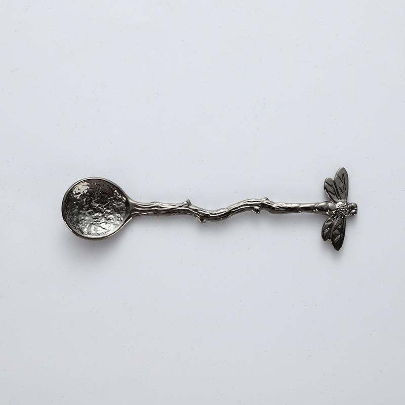 New Vintage Dessert Spoons Tea Coffee Mini Royal Style Dining Dragonfly Carved Spoon Coffee Snacks Fruit Tableware Kitchen Tool
New Vintage Dessert Spoons Tea Coffee Mini Royal Style Dining Dragonfly Carved Spoon Coffee Snacks Fruit Tableware Kitchen Tool