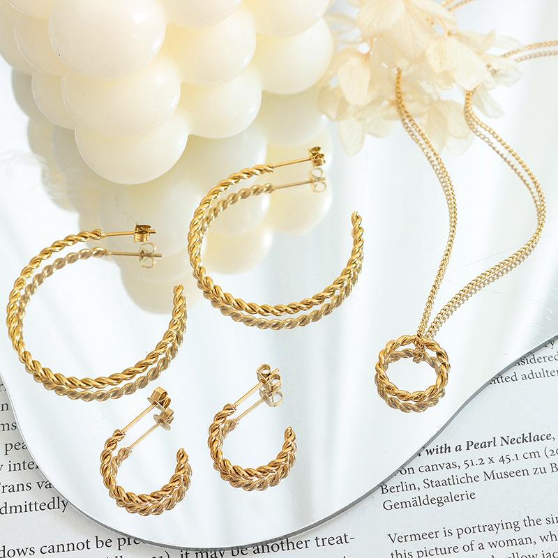 Minimalist Cable Knit Necklace & Titanium Steel Earrings Set: Light Luxury Jewelry Collection
Minimalist Cable Knit Necklace & Titanium Steel Earrings Set: Light Luxury Jewelry Collection