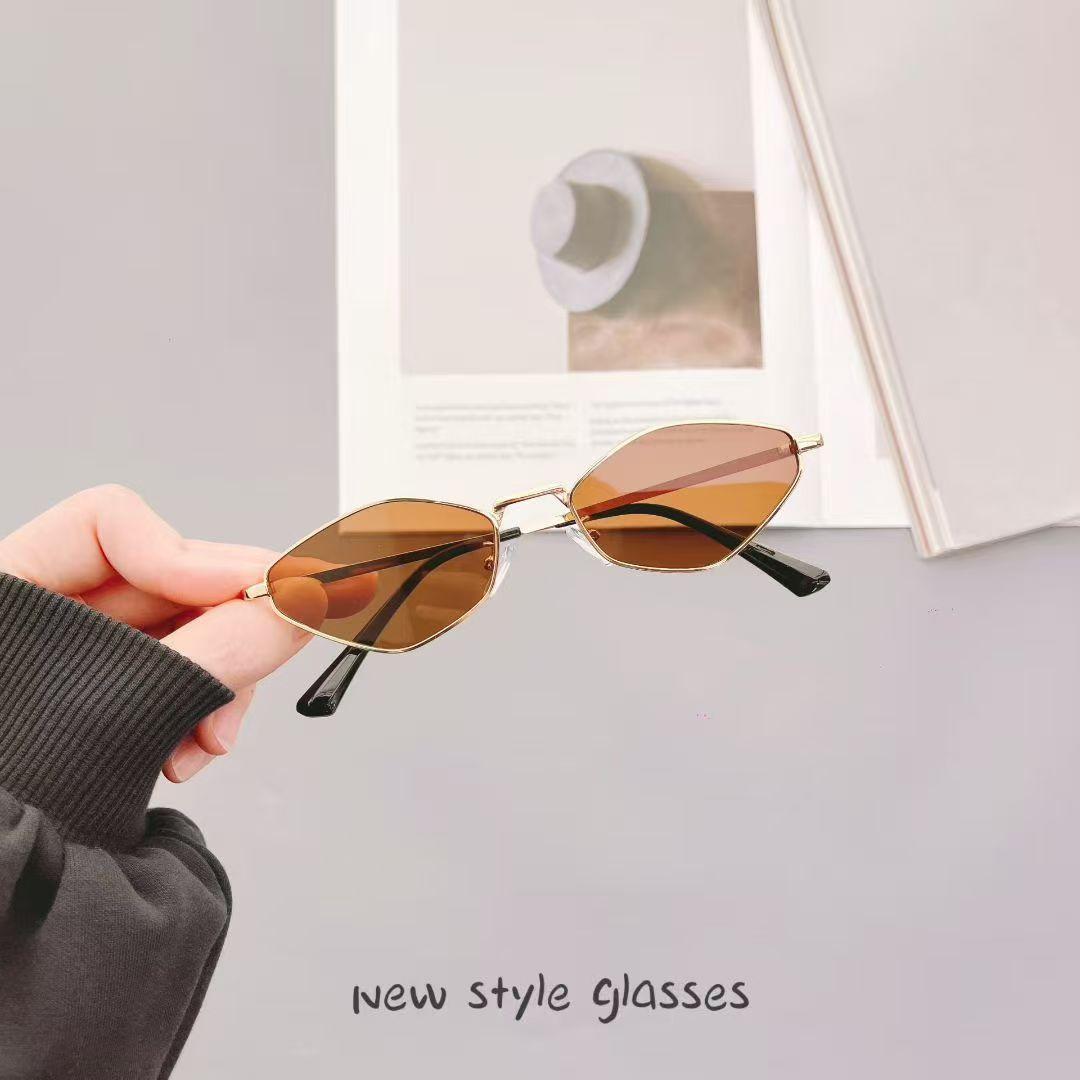 Polygon Shape Men s Sun Eyeglasses Stylish Fashion Anti-glare Sunglasses Female Outdoor Travelling Sun Glass for Female
Polygon Shape Men s Sun Eyeglasses Stylish Fashion Anti-glare Sunglasses Female Outdoor Travelling Sun Glass for Female