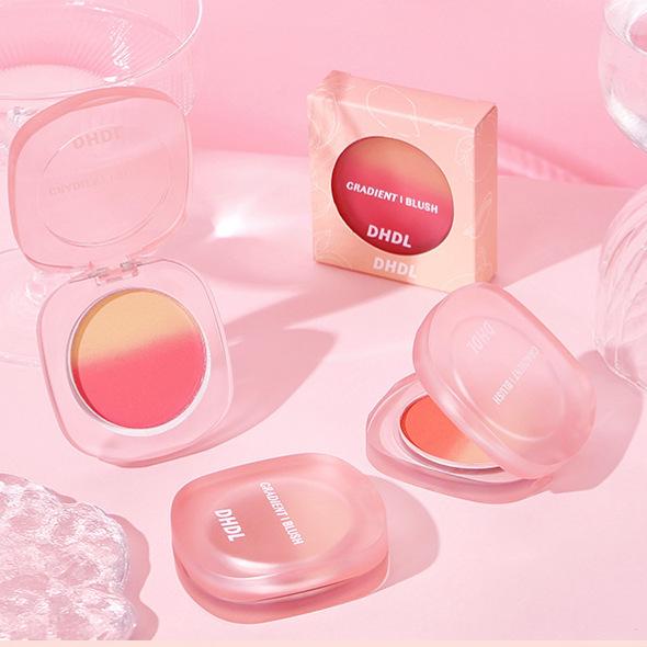 DHDL Three-Color Gradient Blush Palette: Waterproof, Sweatproof, Long-Lasting Powder, Easy-to-Blend Dirty Tea Shades.
DHDL Three-Color Gradient Blush Palette: Waterproof, Sweatproof, Long-Lasting Powder, Easy-to-Blend Dirty Tea Shades.