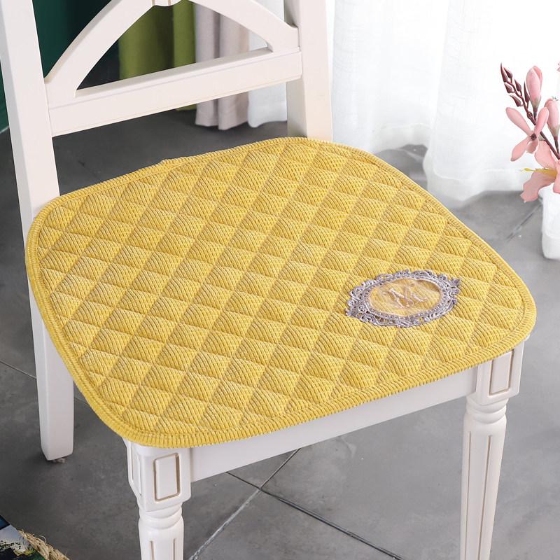 Nonslip Horseshoe-Shaped Nordic Wooden Dining Chair Cushion for All Seasons 47x44cm
Nonslip Horseshoe-Shaped Nordic Wooden Dining Chair Cushion for All Seasons 47x44cm