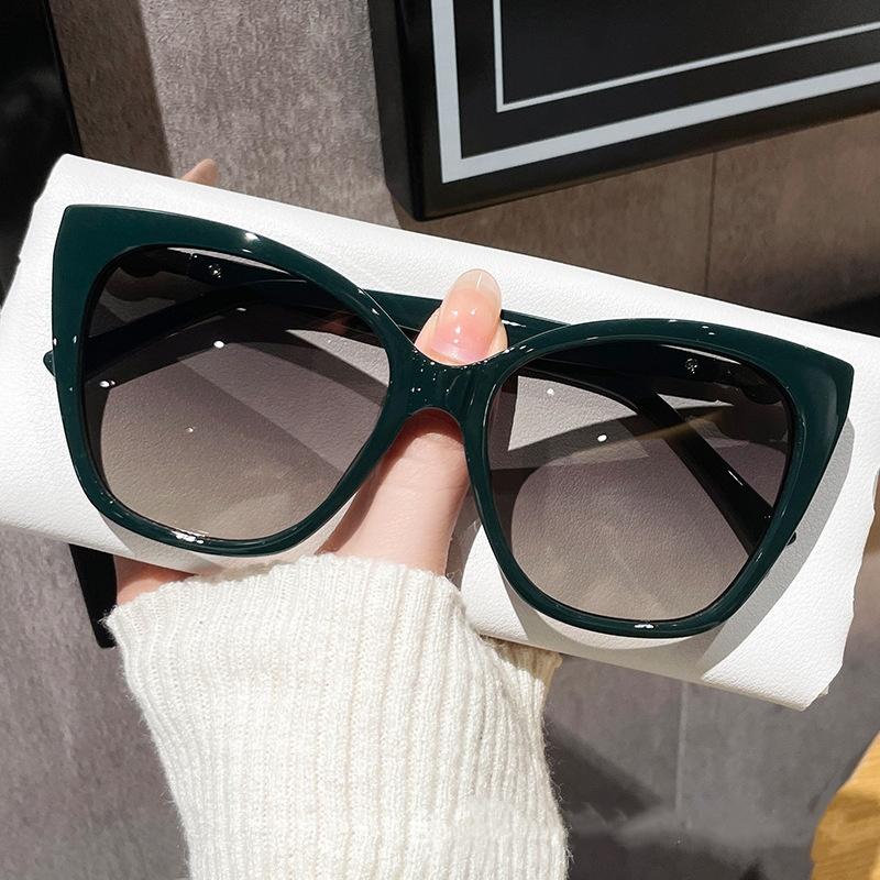 Модні сонцезахисні окуляри Pearl Temples Жіночий невеликий аромат Легкий розкіш Універсальні сонцезахисні окуляри Приміські подорожі
Модні сонцезахисні окуляри Pearl Temples Жіночий невеликий аромат Легкий розкіш Універсальні сонцезахисні окуляри Приміські подорожі